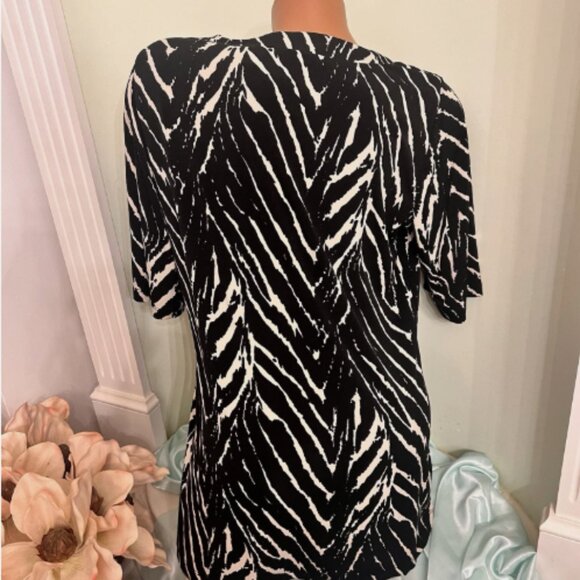 Susan Graver. Size Small. Cream and Black. Scoop Neck. 1/2 Sleeve Zebra B120 - Picture 4 of 4